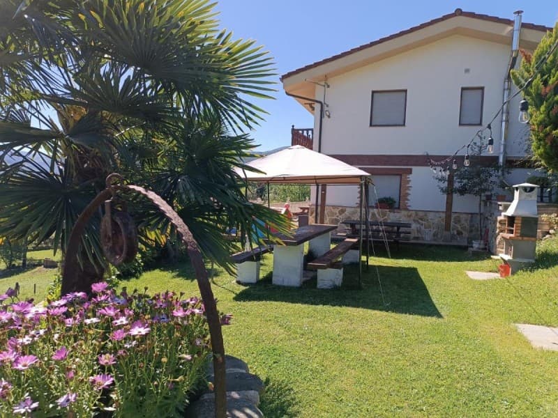 Apartamentos Rurales La Escuela