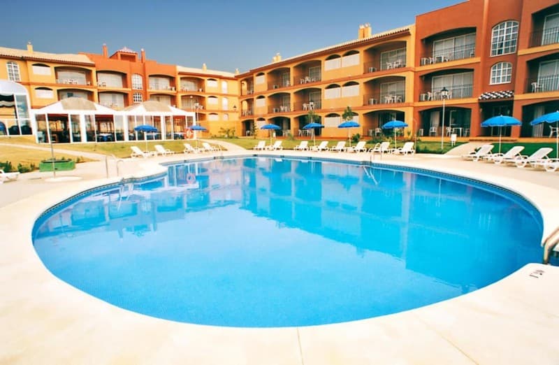 Apartamentos Leo Islamar